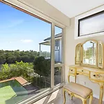 River View Oasis: Spacious 3-Bed House With Pool