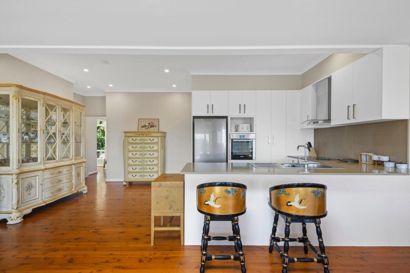 River View Oasis: Spacious 3-bed House With Pool * Sydney