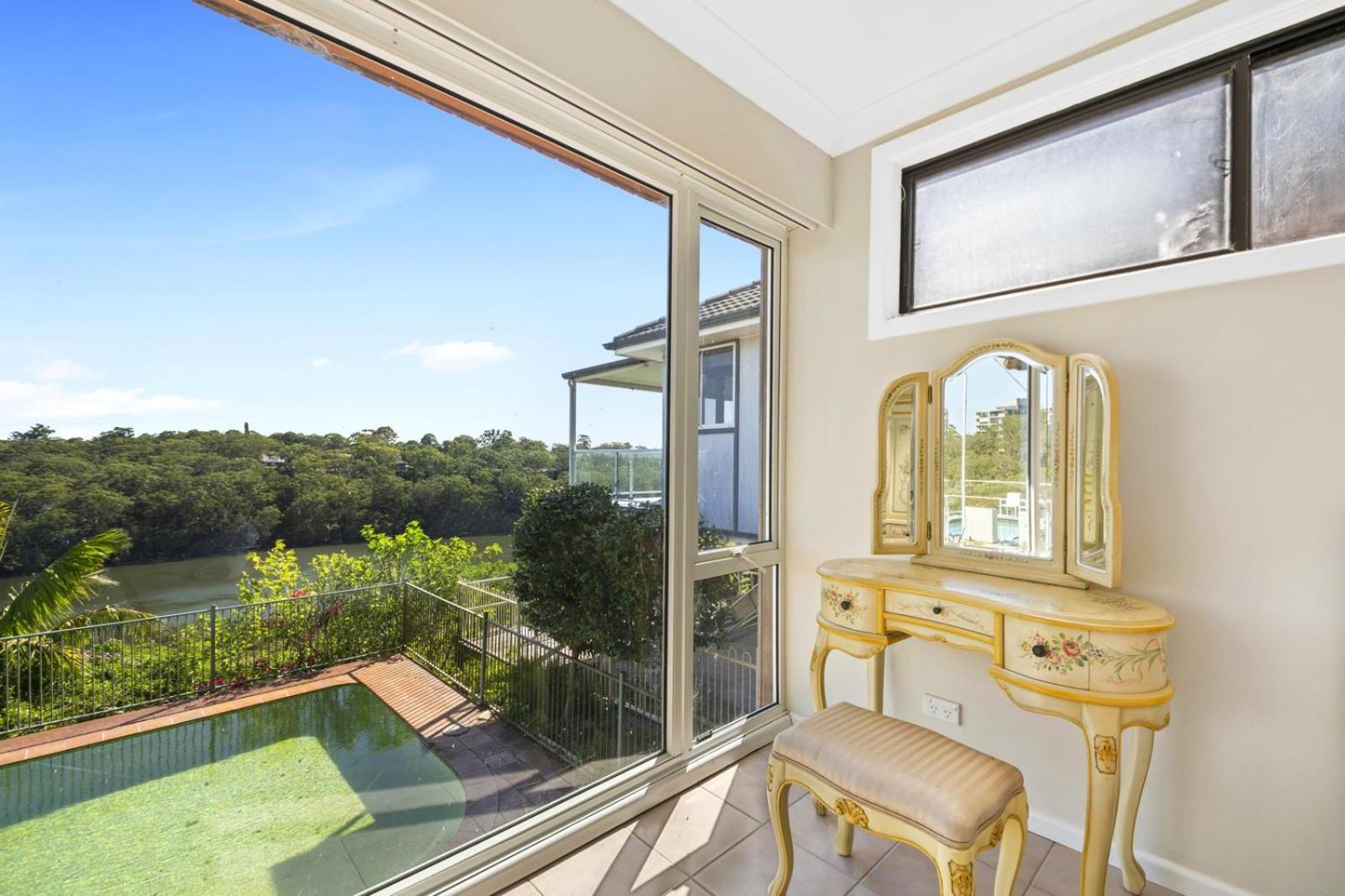 River View Oasis: Spacious 3-bed House With Pool Holiday home Sydney